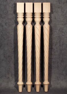 Tischbeine Holz mit kurzem rechteckigem Teil und spiralartiger Zierfräsung, TL25