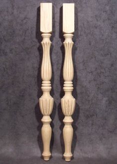 Wunderschöne Tischbeine Holz mit besonderer Zierfräsung, unten mit größerem Durchmesser, TL03