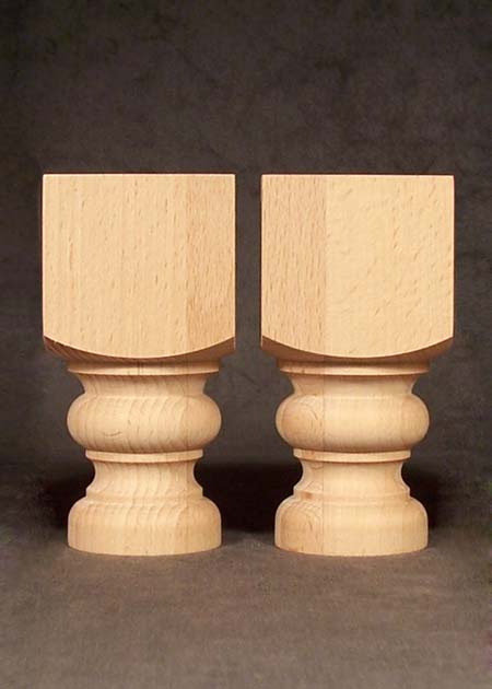 Möbelfüße Holz oben mit rechteckigem Teil und gedrechselten Ringen, GM38
