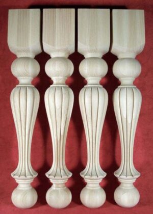 Tischbeine Holz mit schmaler Linienführung und kugelförmigem Fußteil, mit besonderer Zierfräsung, TL33